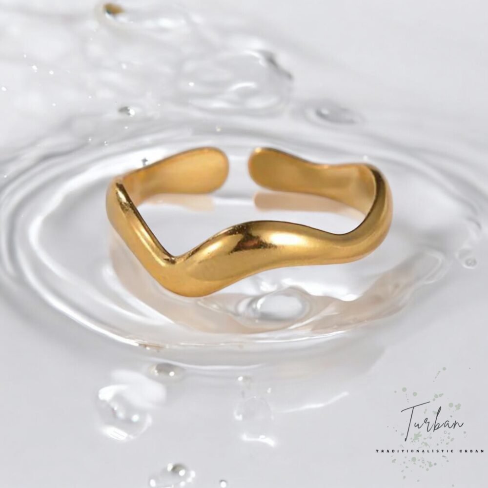 Wavy Gold Ring